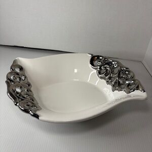 PTS Int. 222 Fifth Serving Oval Vegetable Bowl White/Silver Filagree Handles